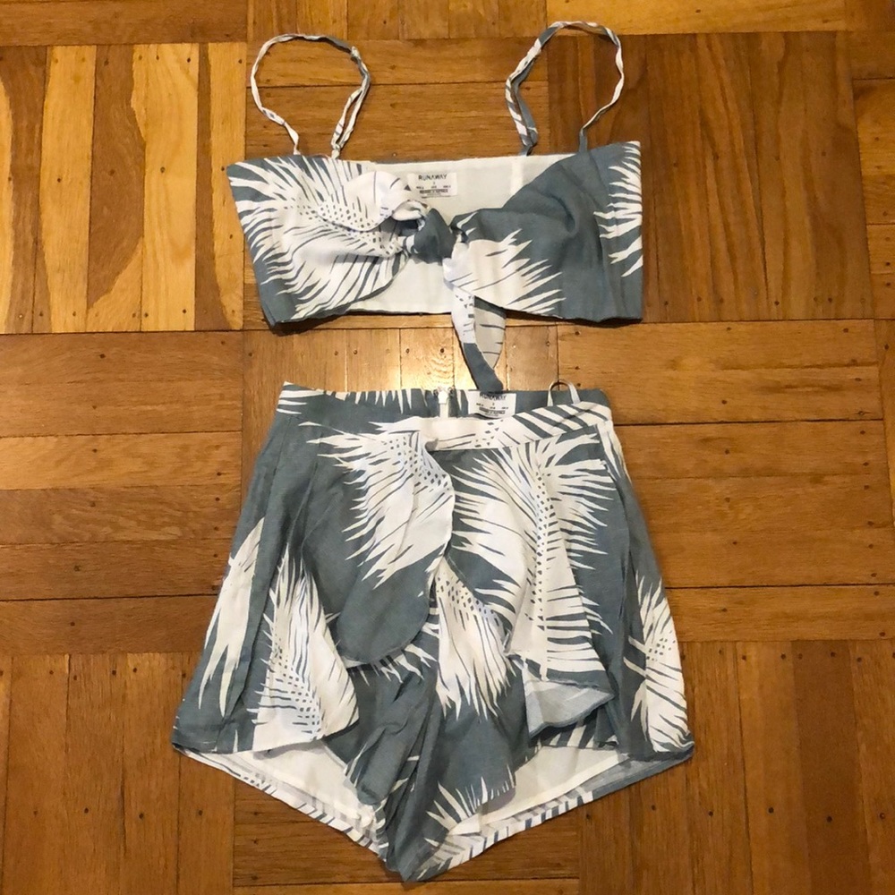 Runaway  crop top/shorts set. Size us:4